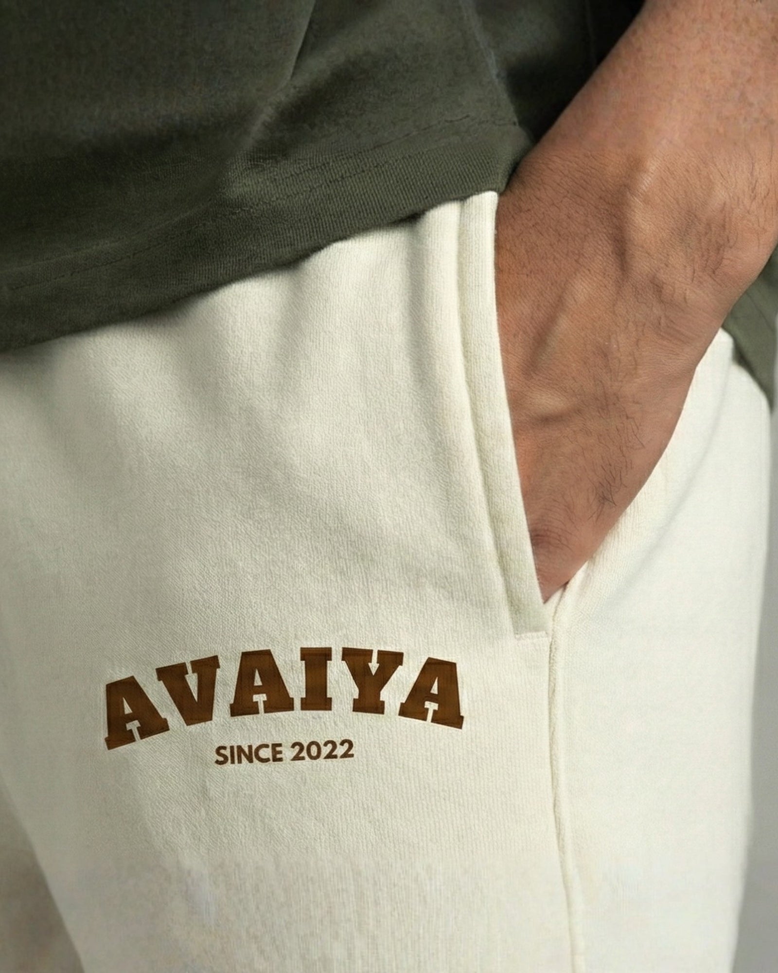 Avaiya's Off-White Sweatpants For Both Man & Women | OW2 | Loose-fit